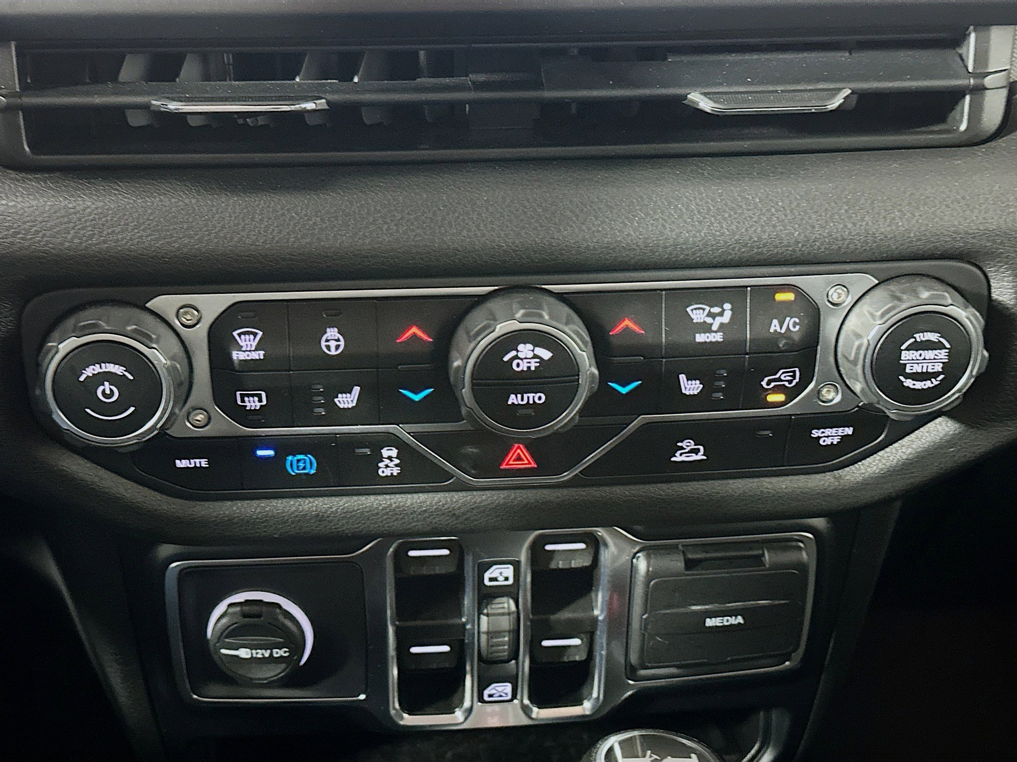 Used 2024 Jeep Wrangler Sport S w/ Convenience Group AWD/4WD image 23