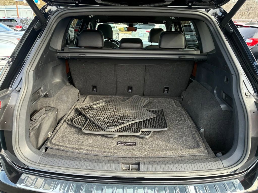 Used 2021 Volkswagen Tiguan SEL Premium R-Line image 12