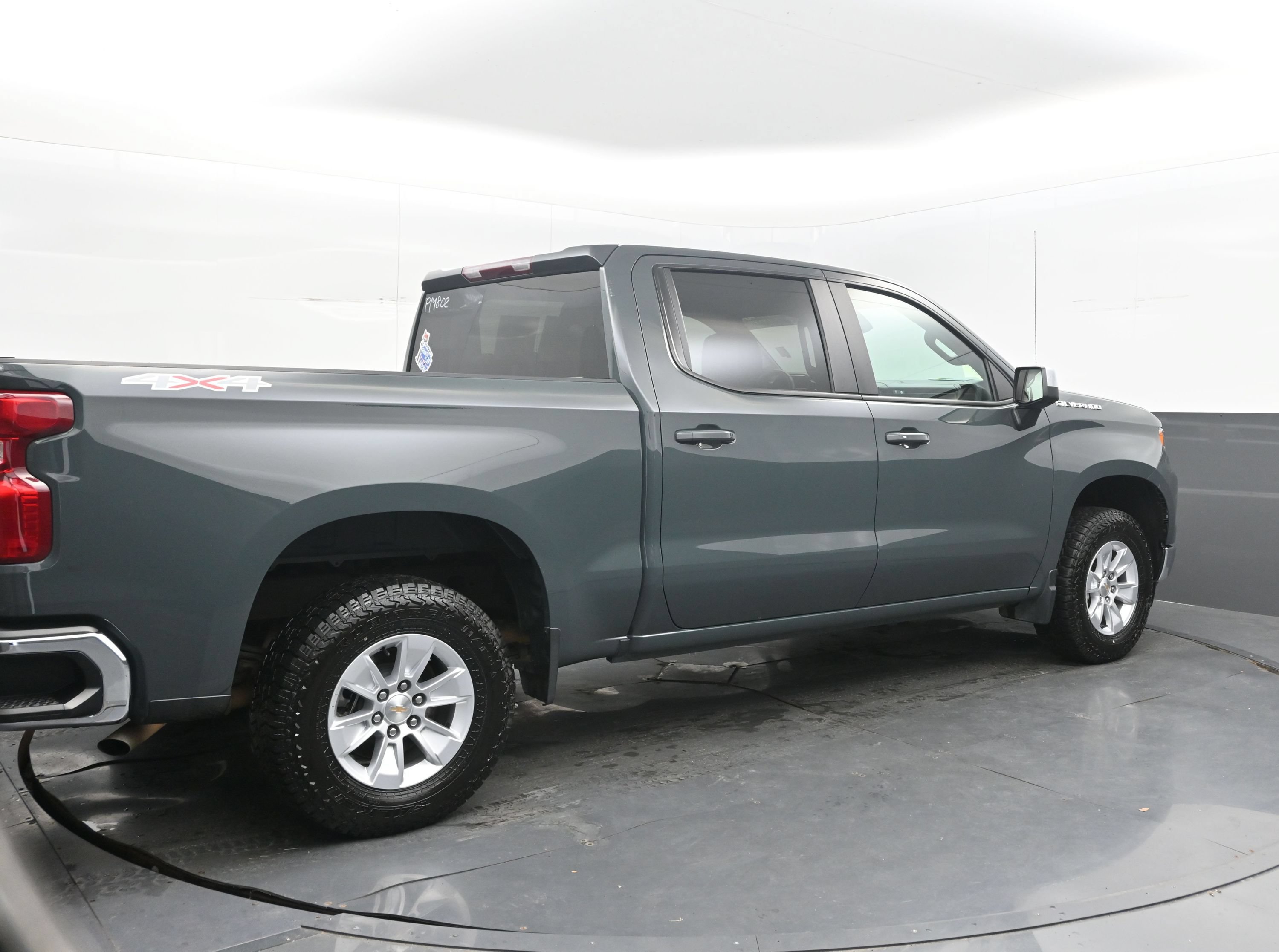 Used 2025 Chevrolet Silverado 1500 LT AWD/4WD image 9
