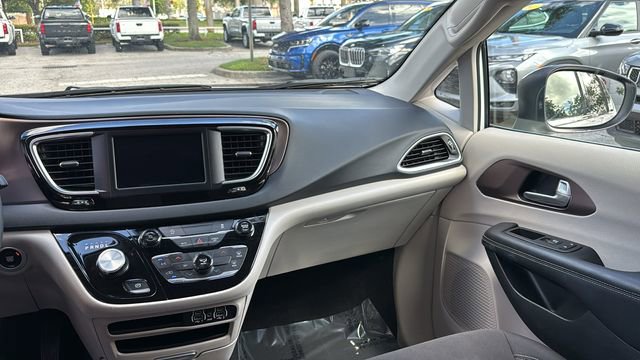 Used 2024 Chrysler Voyager LX image 15