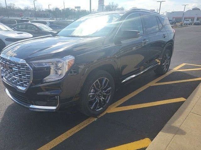 Used 2024 GMC Terrain Denali w/ Black Diamond Edition image 3