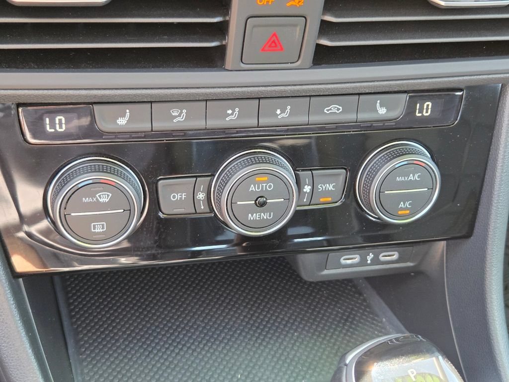 Used 2024 Volkswagen Jetta SE w/ Panoramic Sunroof Package FWD image 25