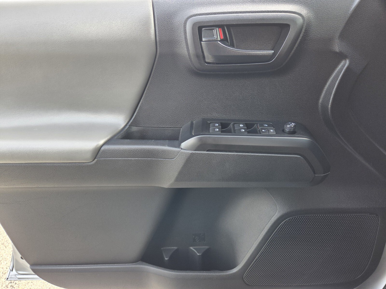 Used 2023 Toyota Tacoma SR AWD/4WD image 19