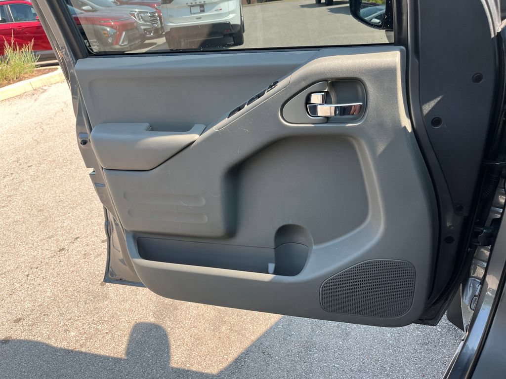Used 2020 Nissan Frontier SV RWD image 4