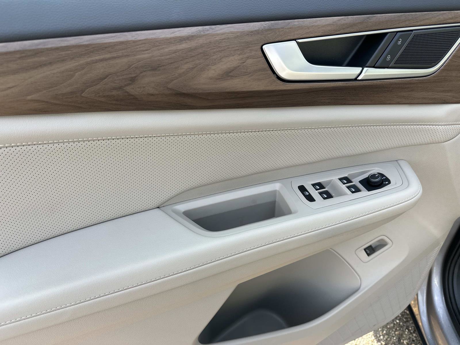 Used 2025 Volkswagen Atlas SE image 6