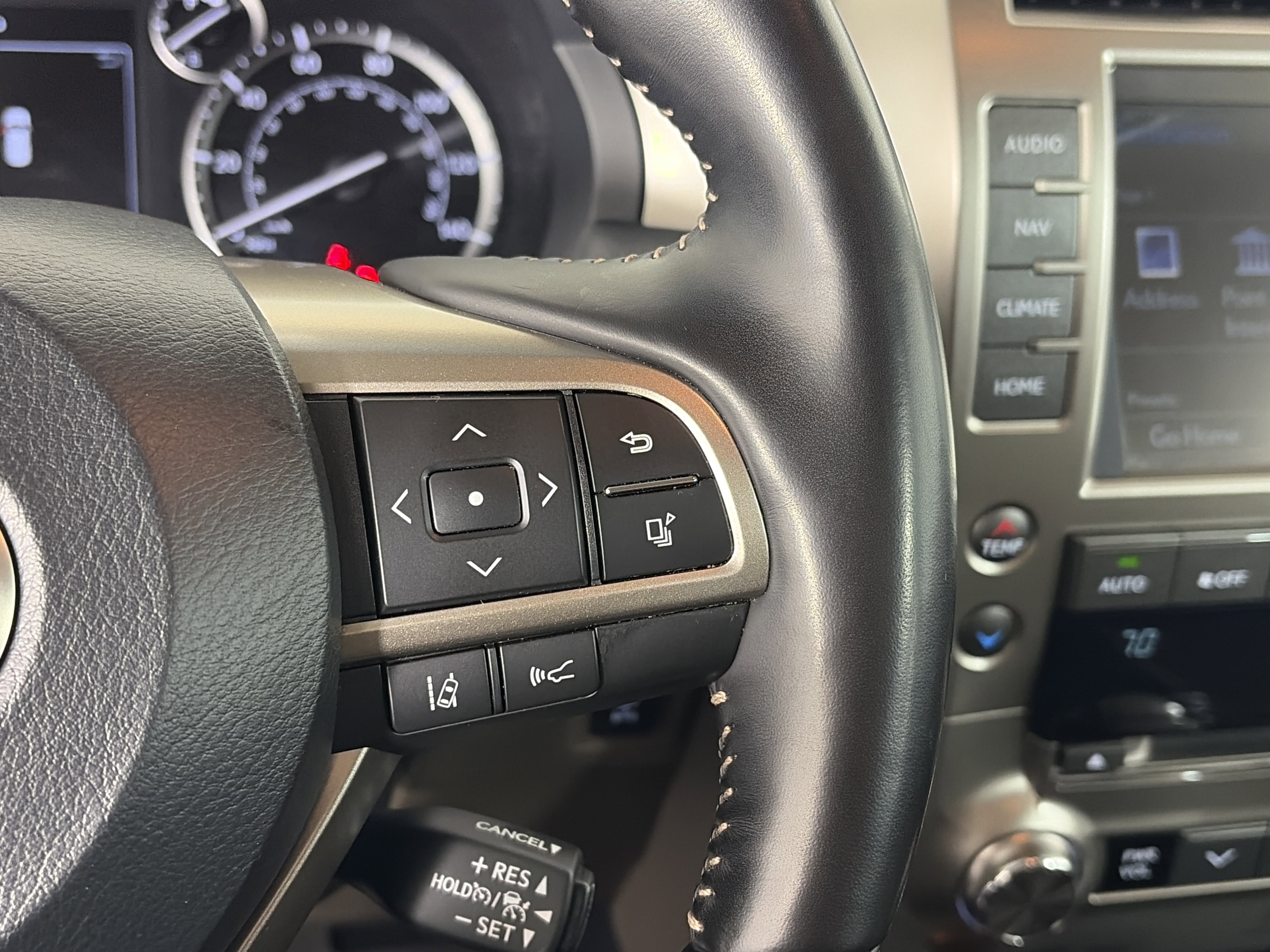 Used 2021 Lexus GX 460 Premium w/ Accessory Package image 33