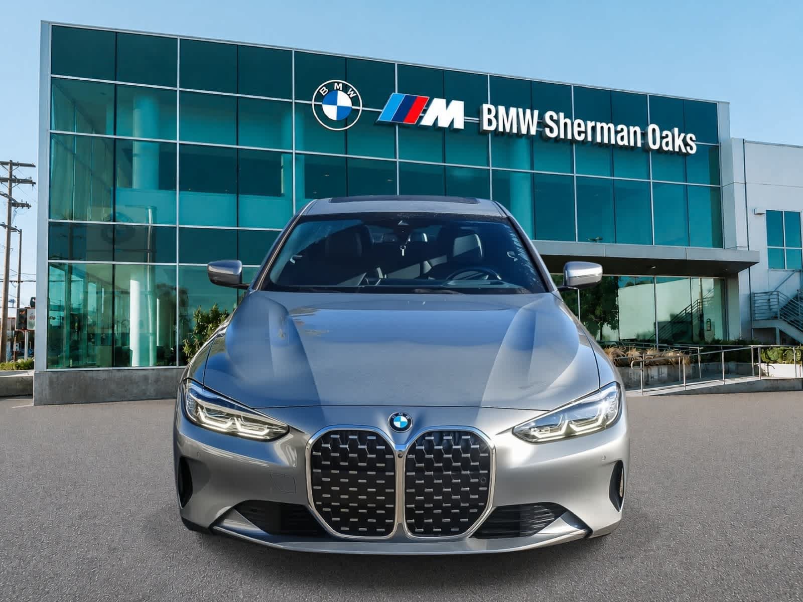Used 2024 BMW 430i Coupe w/ Premium Package RWD image 2