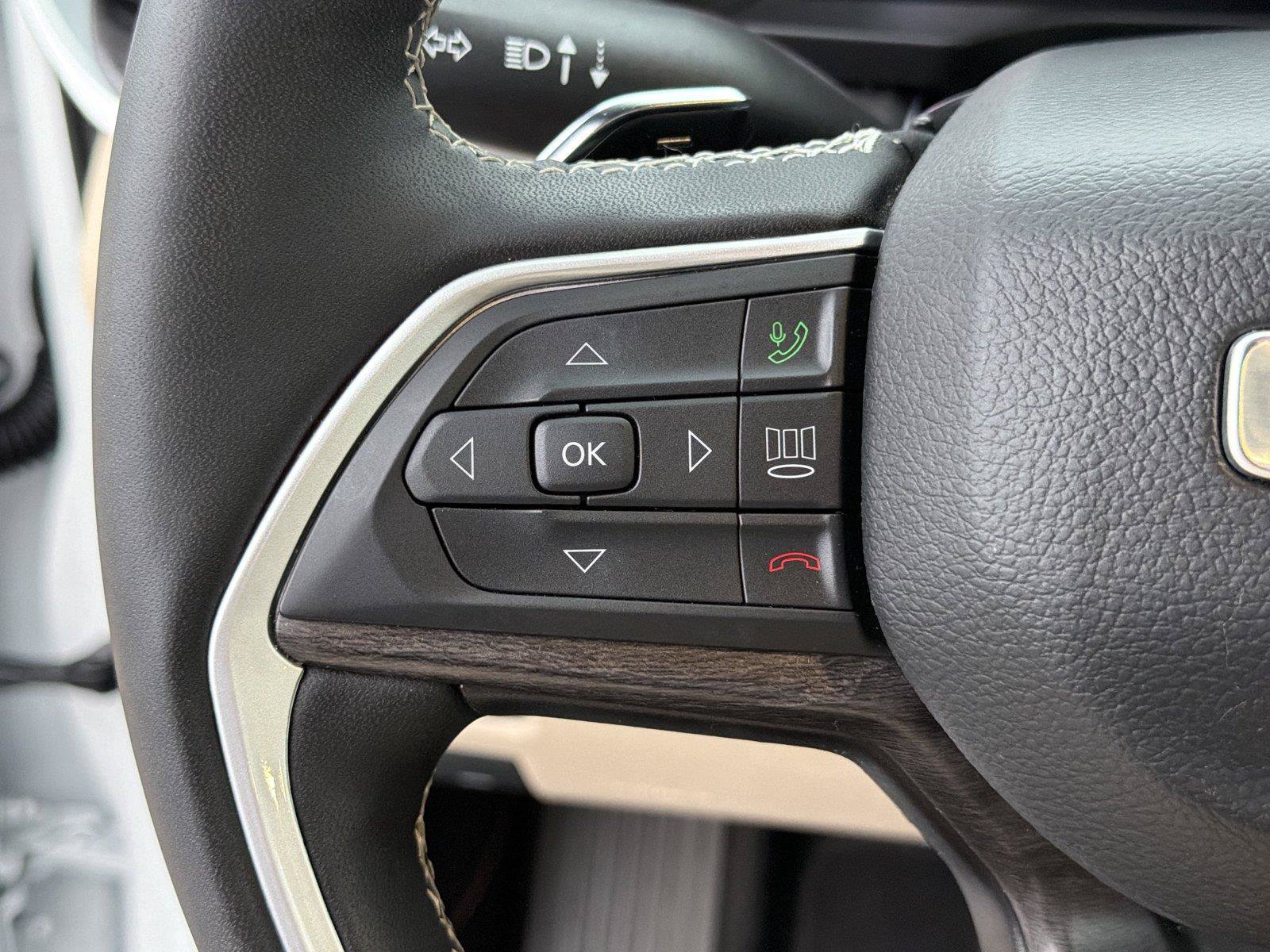 Used 2025 Jeep Grand Cherokee Limited AWD/4WD image 25