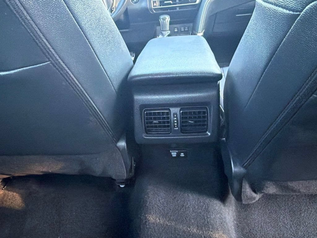 Used 2025 Toyota Camry SE FWD image 15