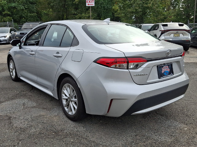 Certified 2022 Toyota Corolla LE w/ LE Convenience Package FWD image 3