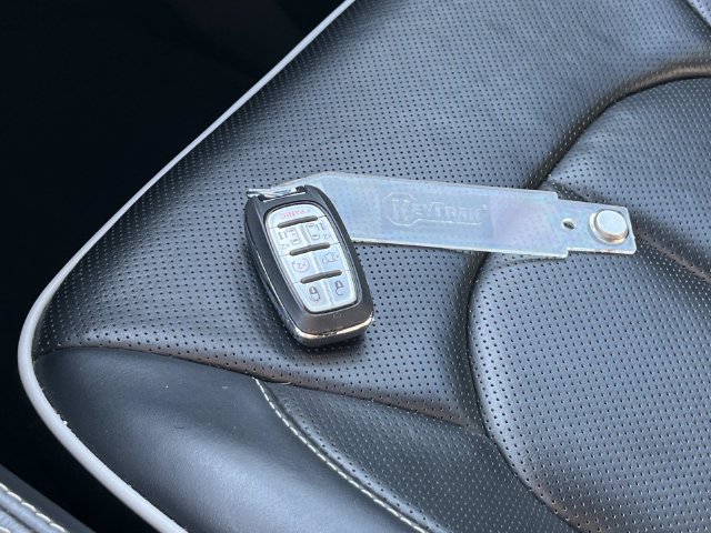 Used 2025 Chrysler Pacifica Limited FWD image 37