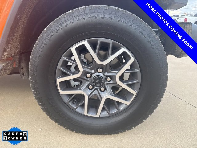 Used 2025 Jeep Wrangler Sahara image 9