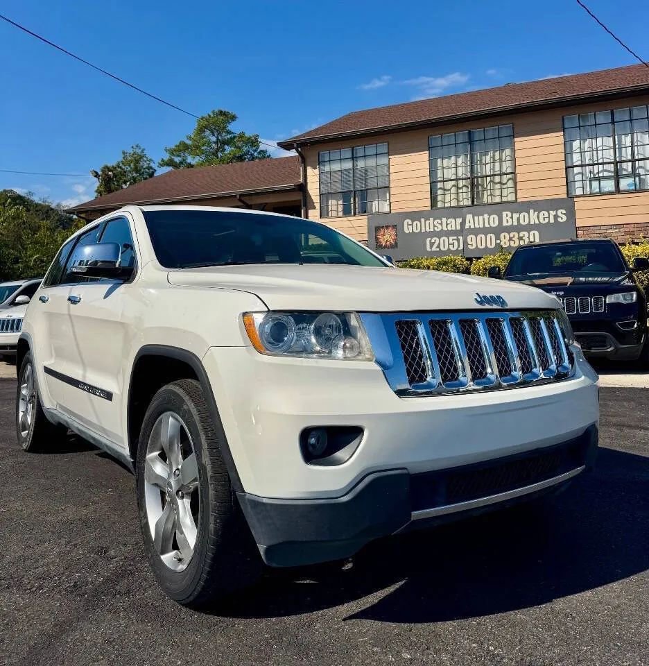 Used 2012 Jeep Grand Cherokee Laredo image 1