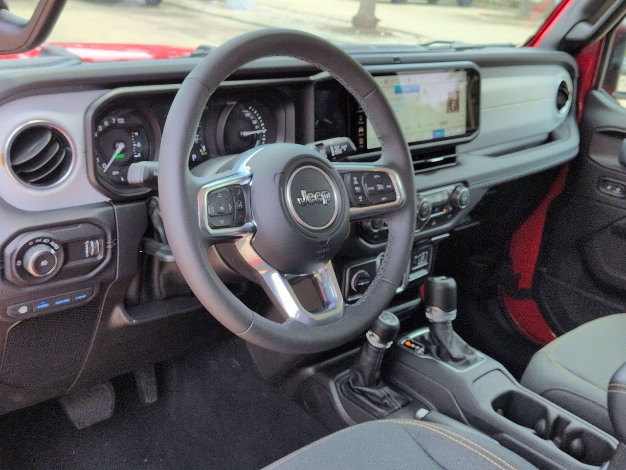 Used 2025 Jeep Wrangler Unlimited Sahara AWD/4WD image 11