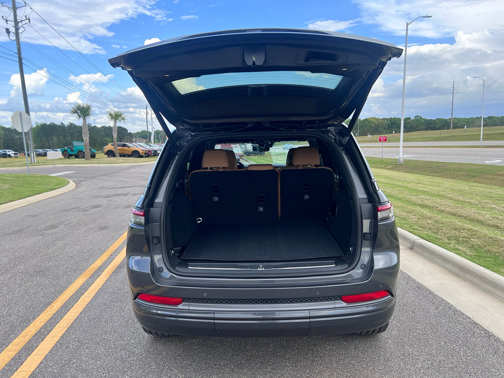 New 2026 Jeep Grand Cherokee Summit w/ Obsidian Package AWD/4WD image 8