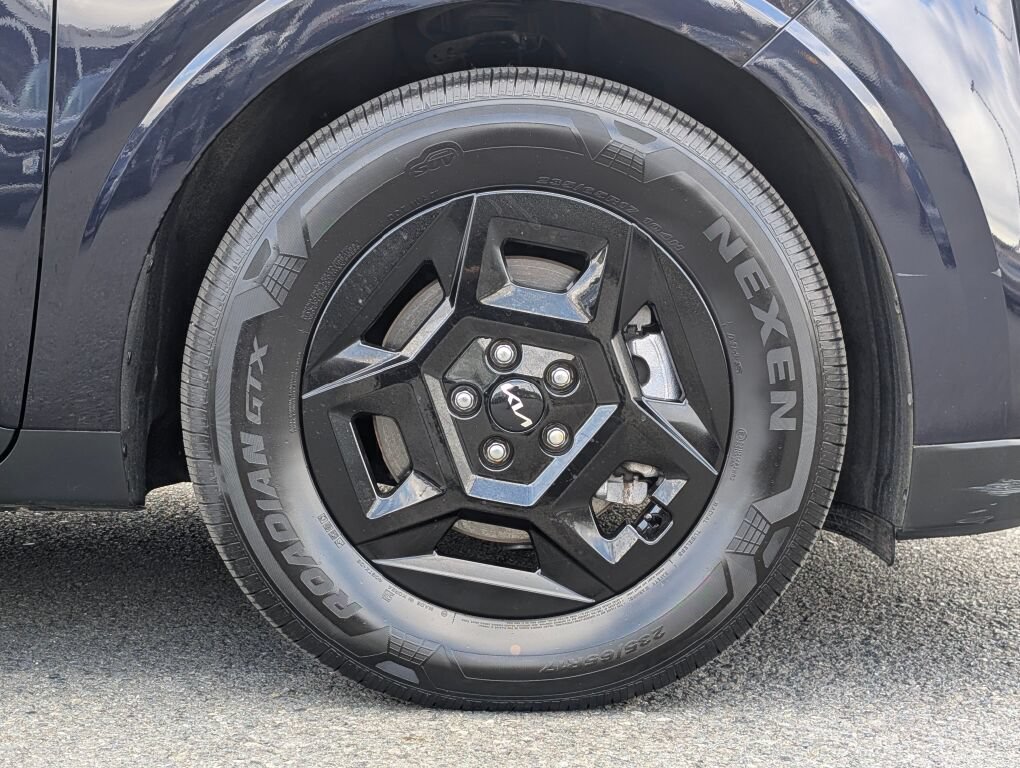 Certified 2025 Kia Carnival FWD image 33