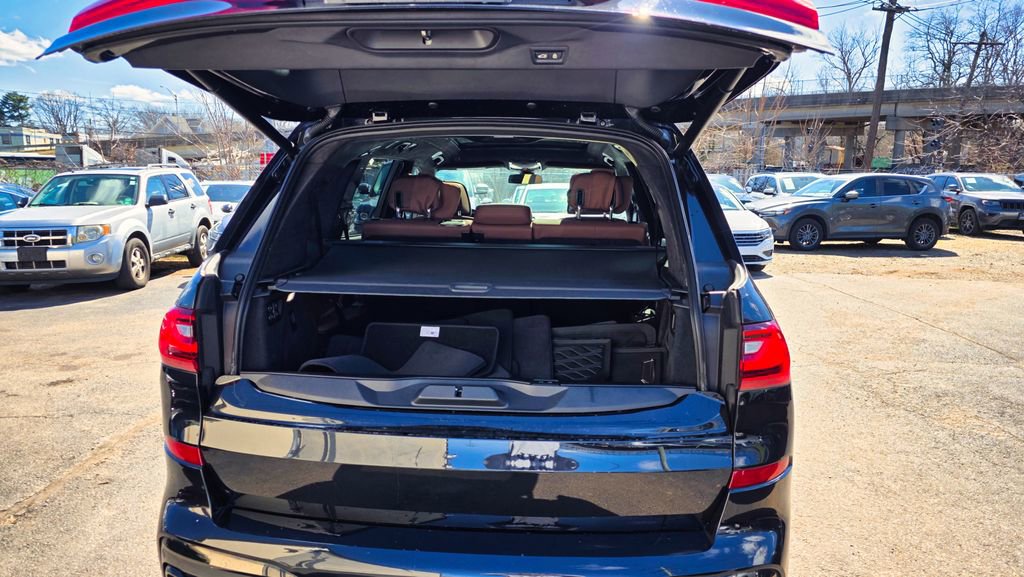 Used 2021 BMW X7 M50i w/ Dynamic Handling Package image 63