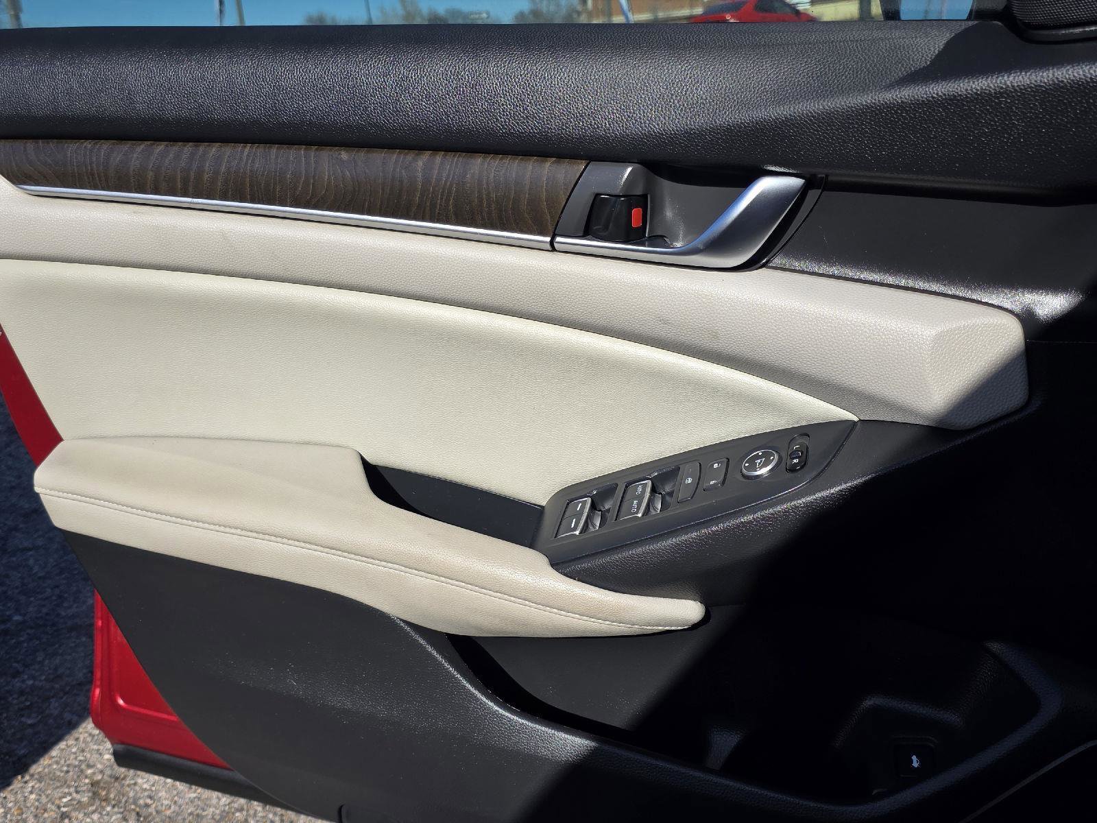 Used 2018 Honda Accord EX image 39