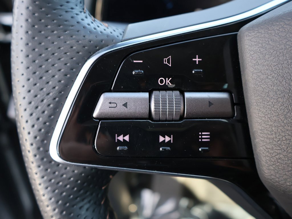 Used 2023 Nissan Ariya AWD image 45