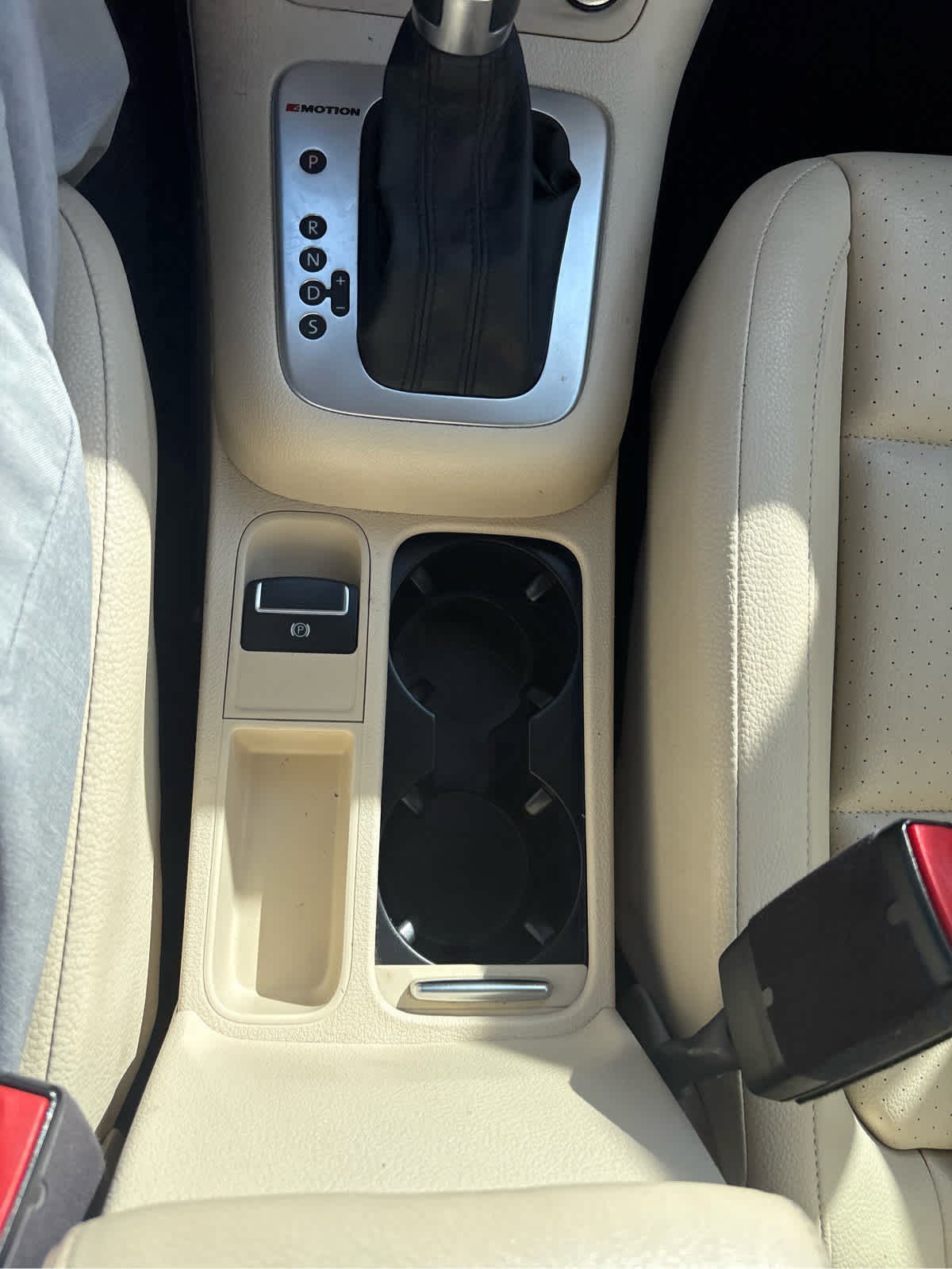 Used 2017 Volkswagen Tiguan S image 10