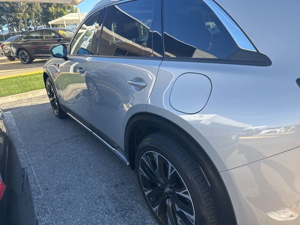 Used 2024 MAZDA CX-90 Plug-In Hybrid w/ Premium Pkg image 17