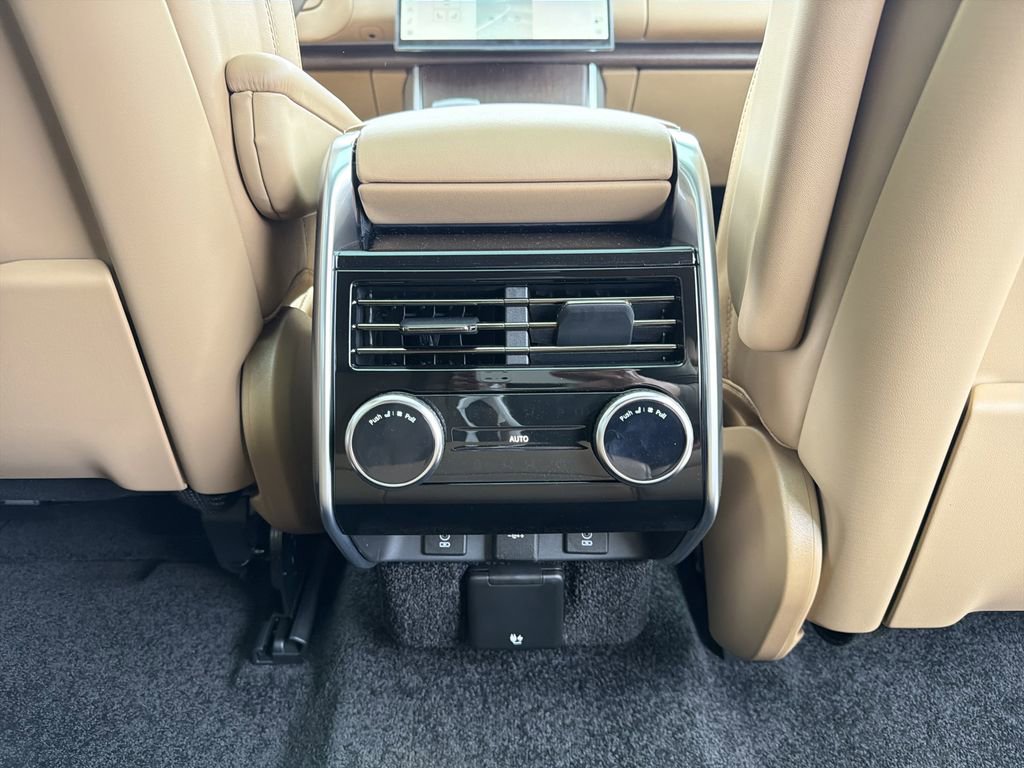 New 2026 Land Rover Range Rover Long Wheelbase SE AWD/4WD image 20