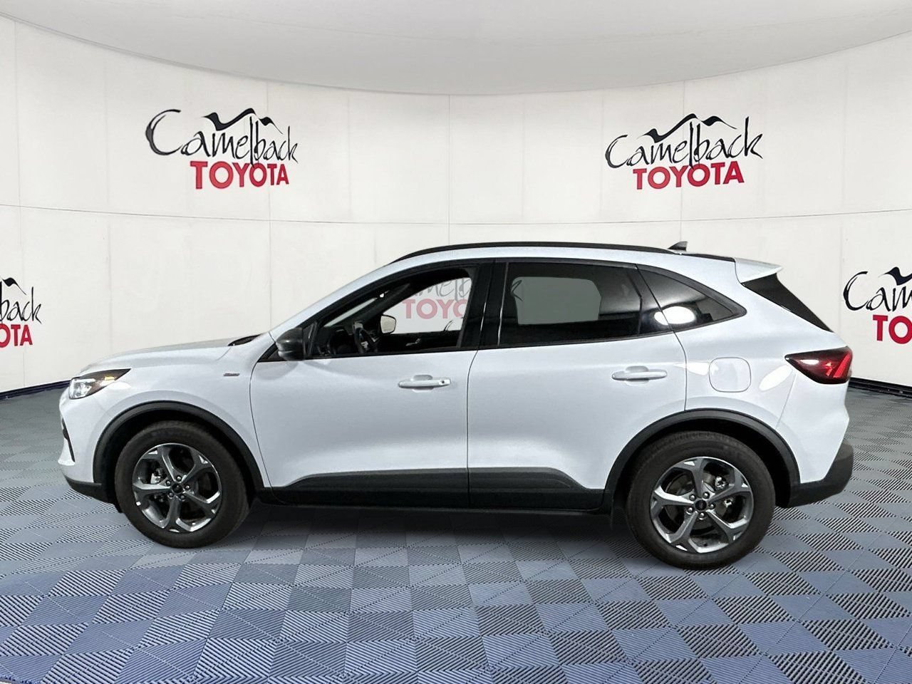 Used 2025 Ford Escape ST-Line w/ Equipment Group 301A FWD image 4
