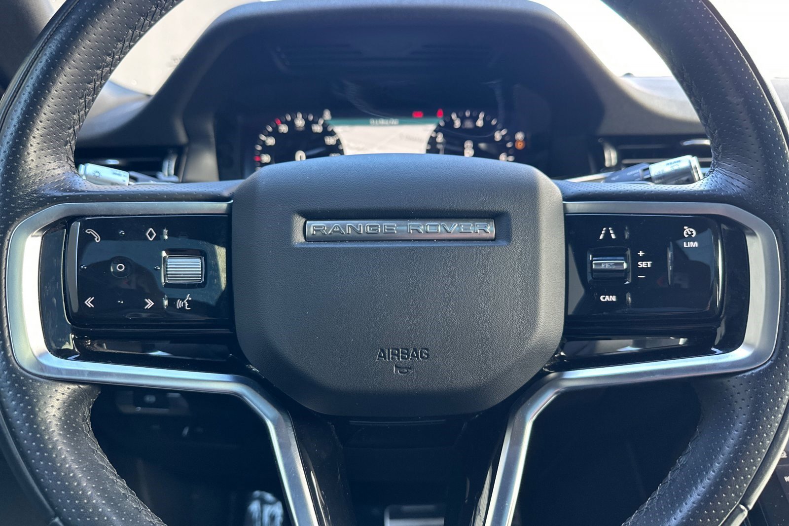 Used 2022 Land Rover Range Rover Evoque R-Dynamic SE image 18