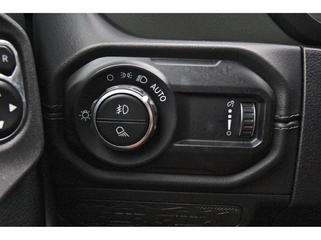 Used 2025 Jeep Gladiator Mojave w/ Convenience Group AWD/4WD image 19
