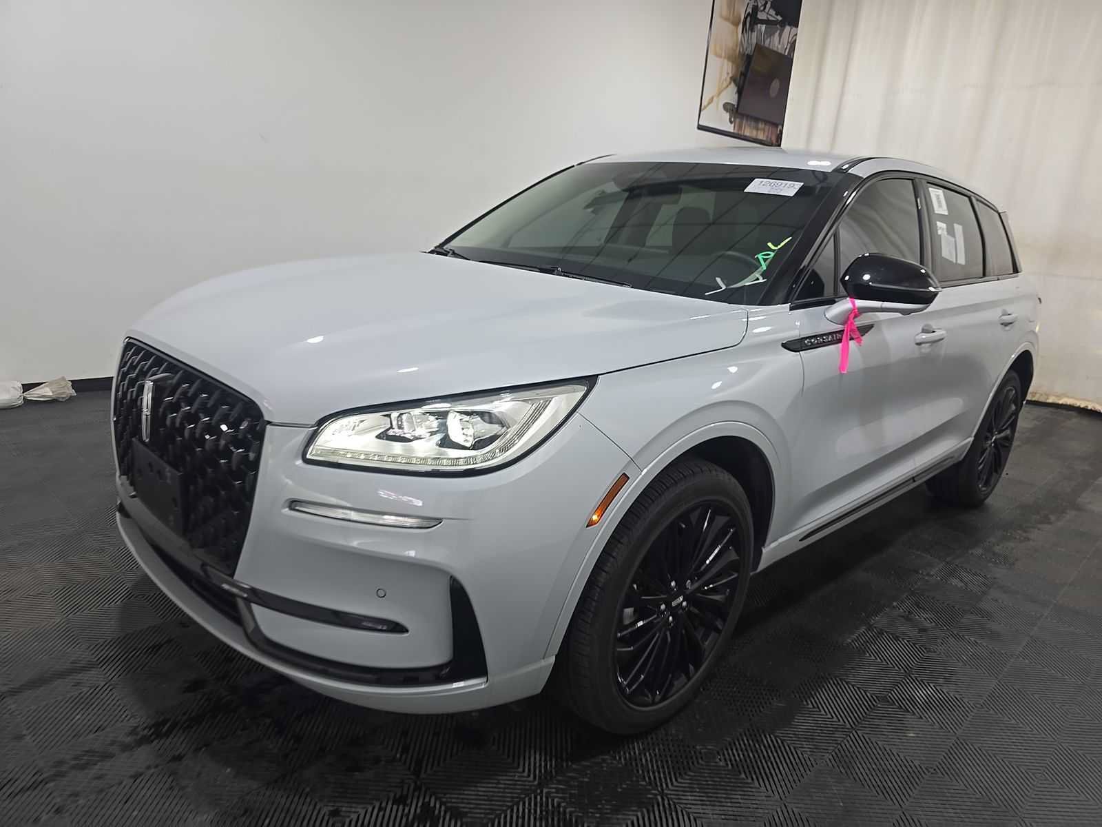Used 2025 Lincoln Corsair Reserve w/ Jet Appearance Package AWD/4WD image 2