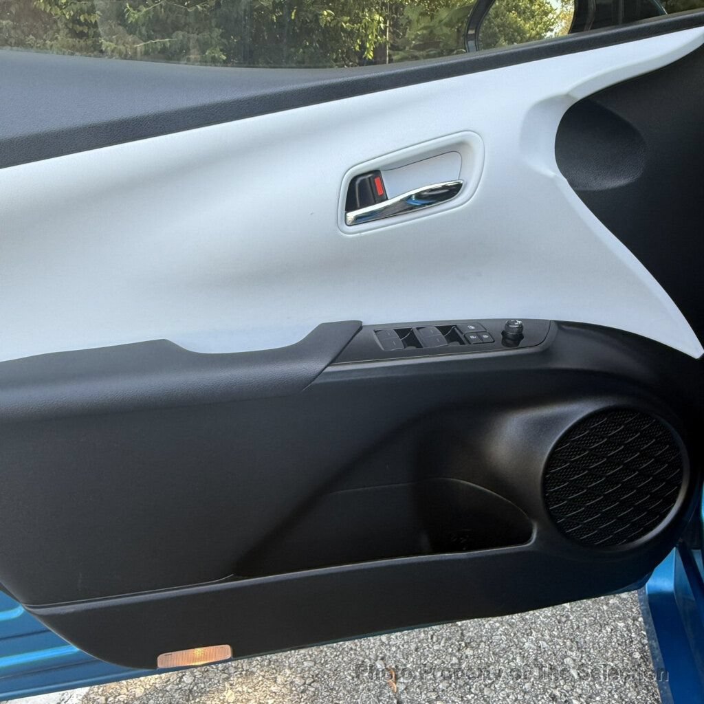 Used 2019 Toyota Prius LE FWD image 21