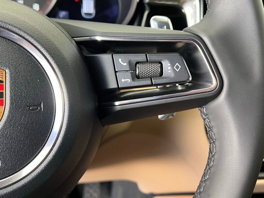 Used 2026 Porsche Macan AWD/4WD image 9