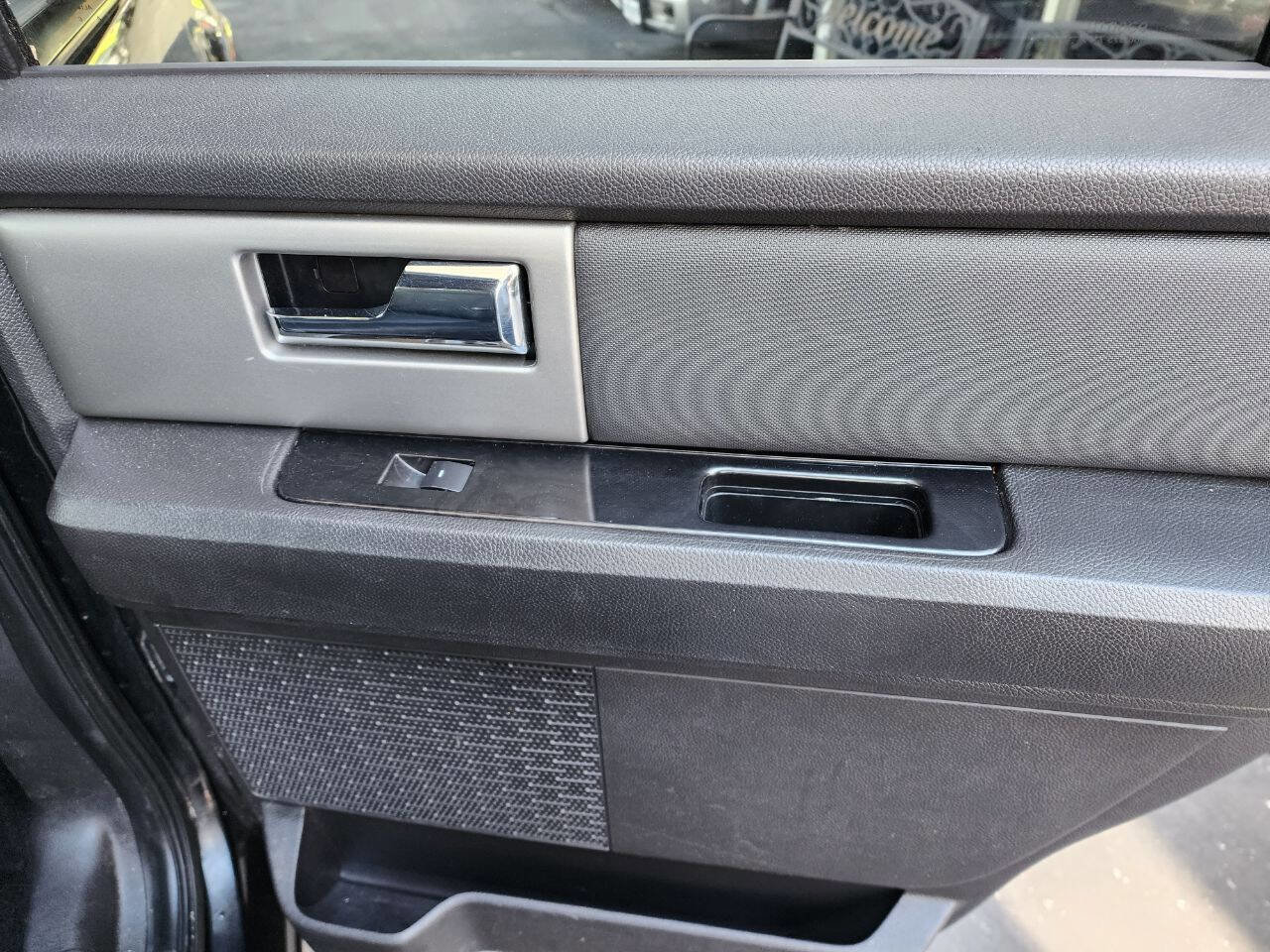 Used 2013 Ford Expedition Limited image 25