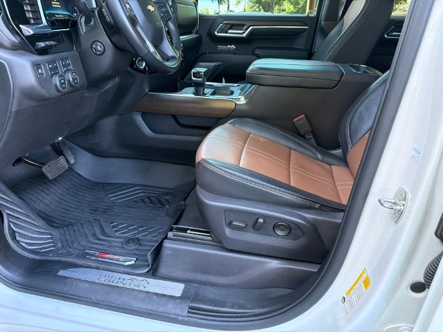 Used 2024 Chevrolet Silverado 1500 High Country w/ Technology Package AWD/4WD image 9
