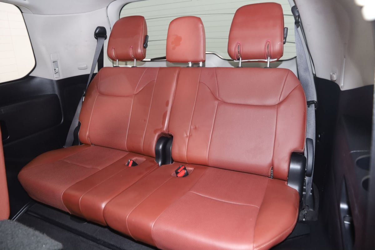 Used 2020 Lexus LX 570 4WD w/ Luxury Package image 55