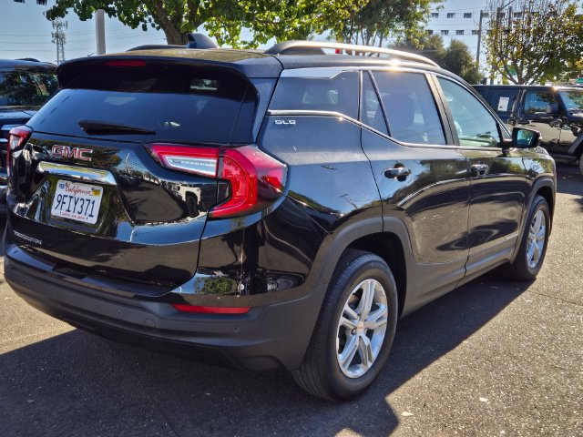 Used 2023 GMC Terrain SLE w/ Driver Convenience Package FWD image 4