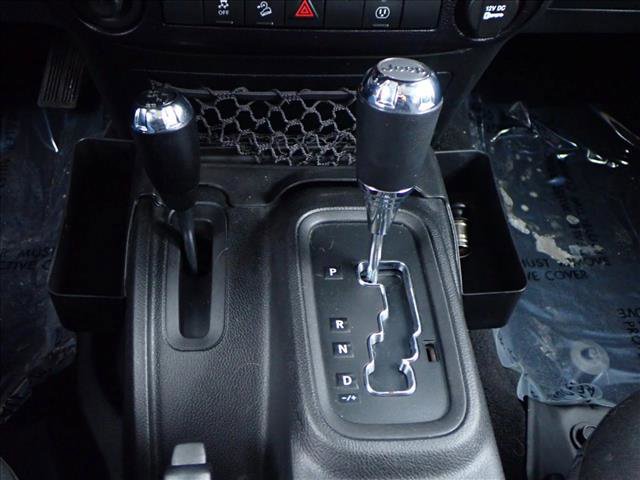 Used 2016 Jeep Wrangler Unlimited Rubicon w/ Connectivity Group image 18