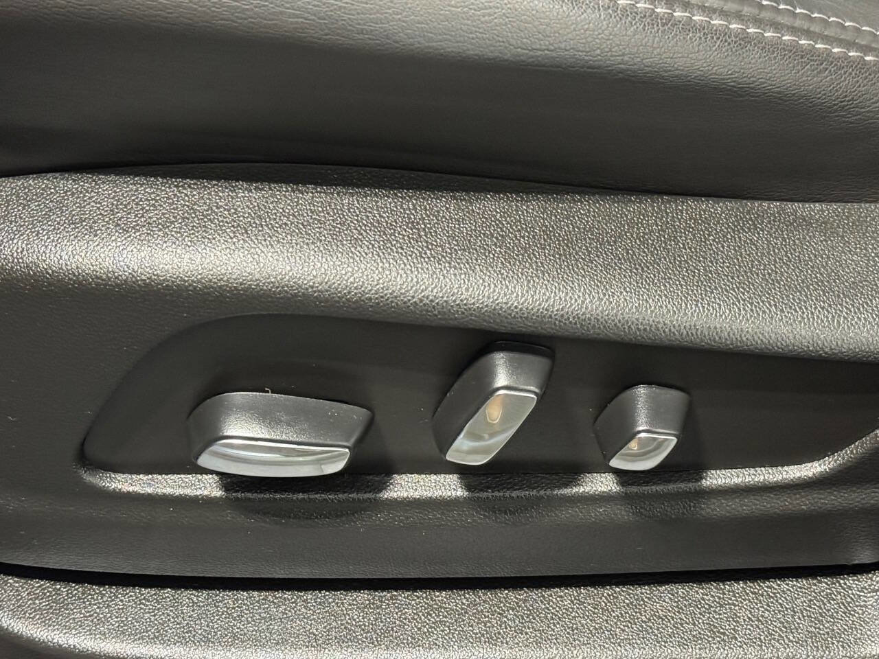 Used 2023 Cadillac XT6 Sport image 16