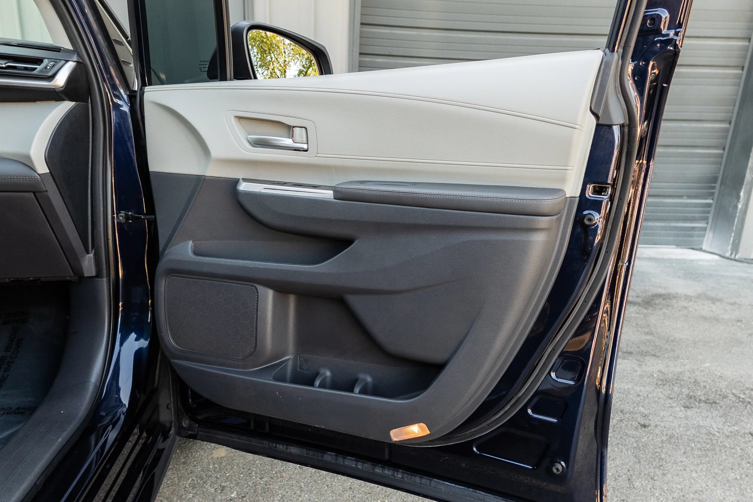 Used 2021 Toyota Sienna XLE w/ XLE Plus Package AWD/4WD image 25