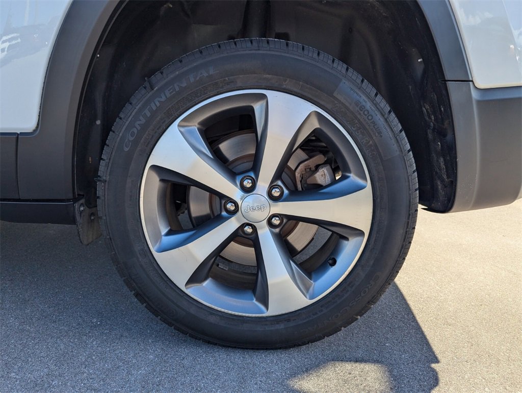 Used 2021 Jeep Cherokee Limited w/ Elite Package image 16