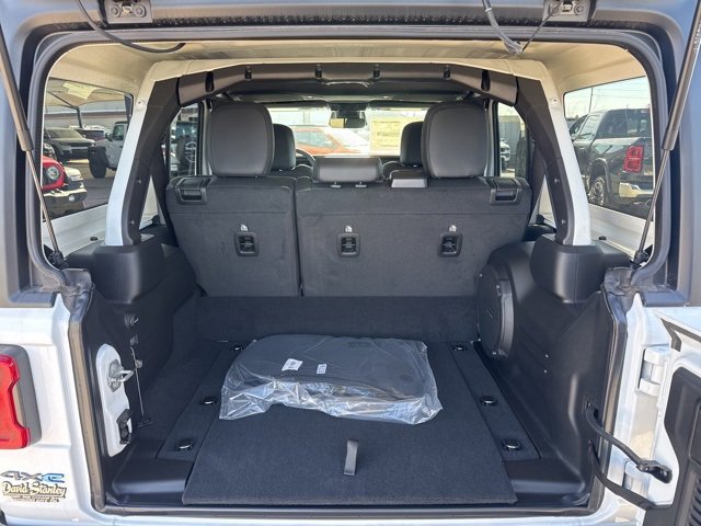 New 2025 Jeep Wrangler Unlimited Rubicon 4xe w/ Technology Group image 7