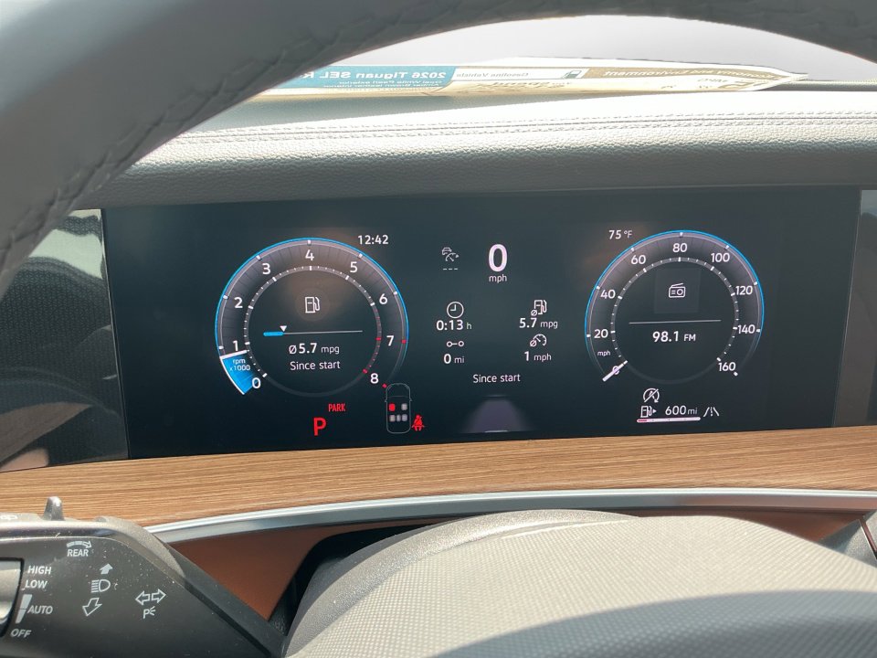 New 2026 Volkswagen Tiguan SEL R-Line AWD/4WD image 11