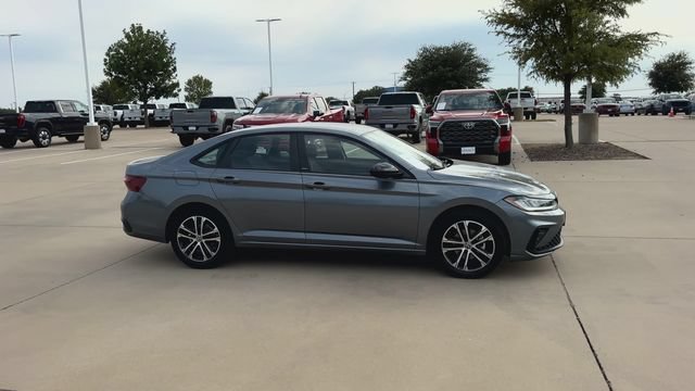 Used 2025 Volkswagen Jetta Sport FWD image 2