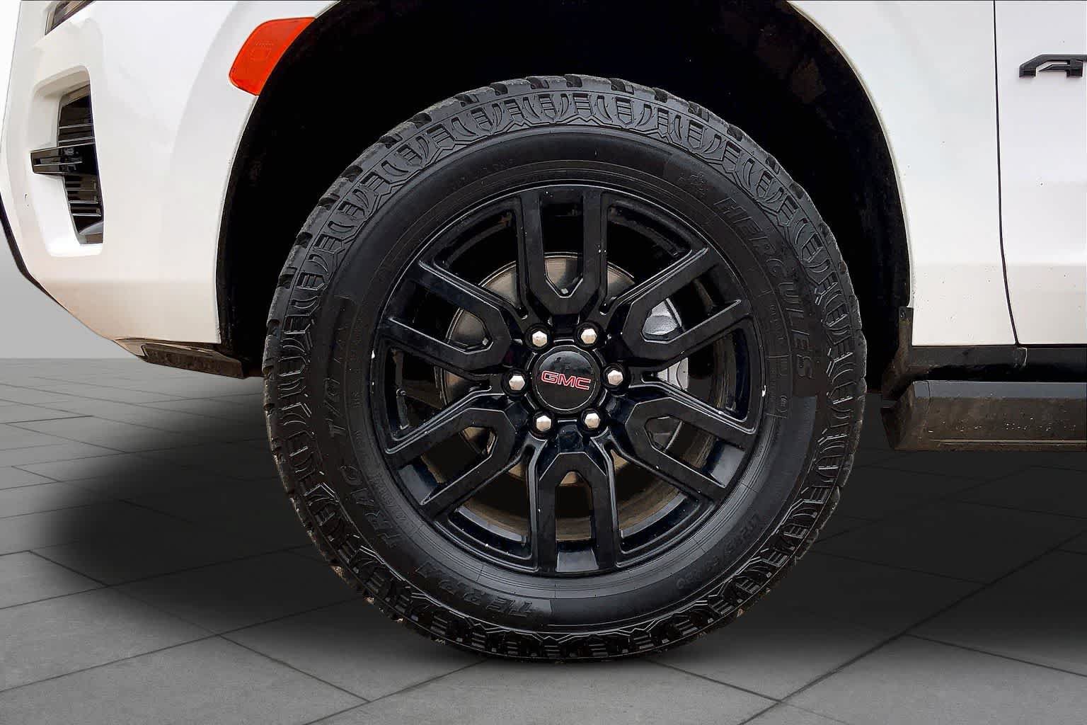 Used 2024 GMC Yukon XL AT4 w/ AT4 Premium Plus Package AWD/4WD image 20