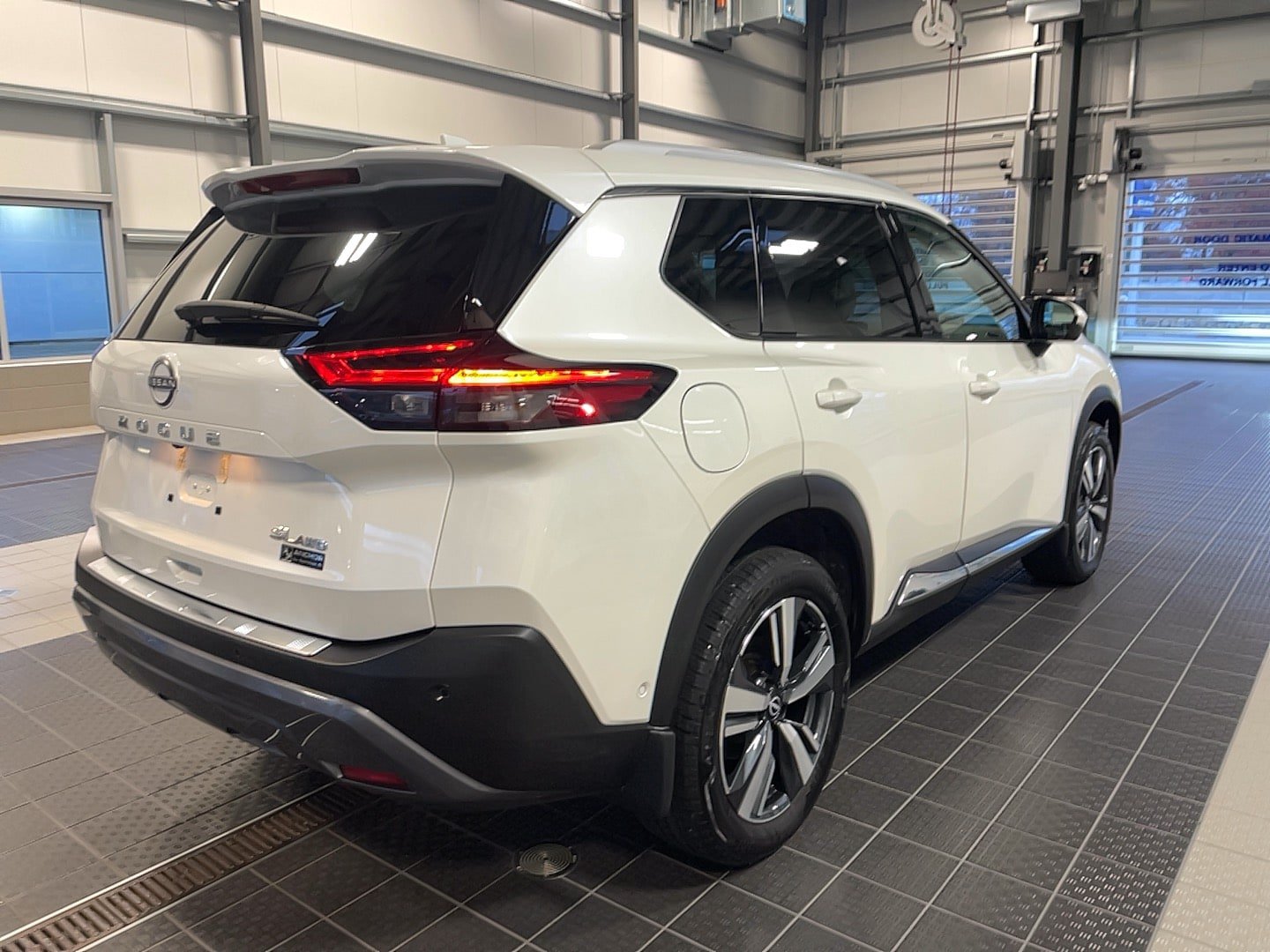Used 2023 Nissan Rogue SL w/ SL Premium Package AWD/4WD image 23