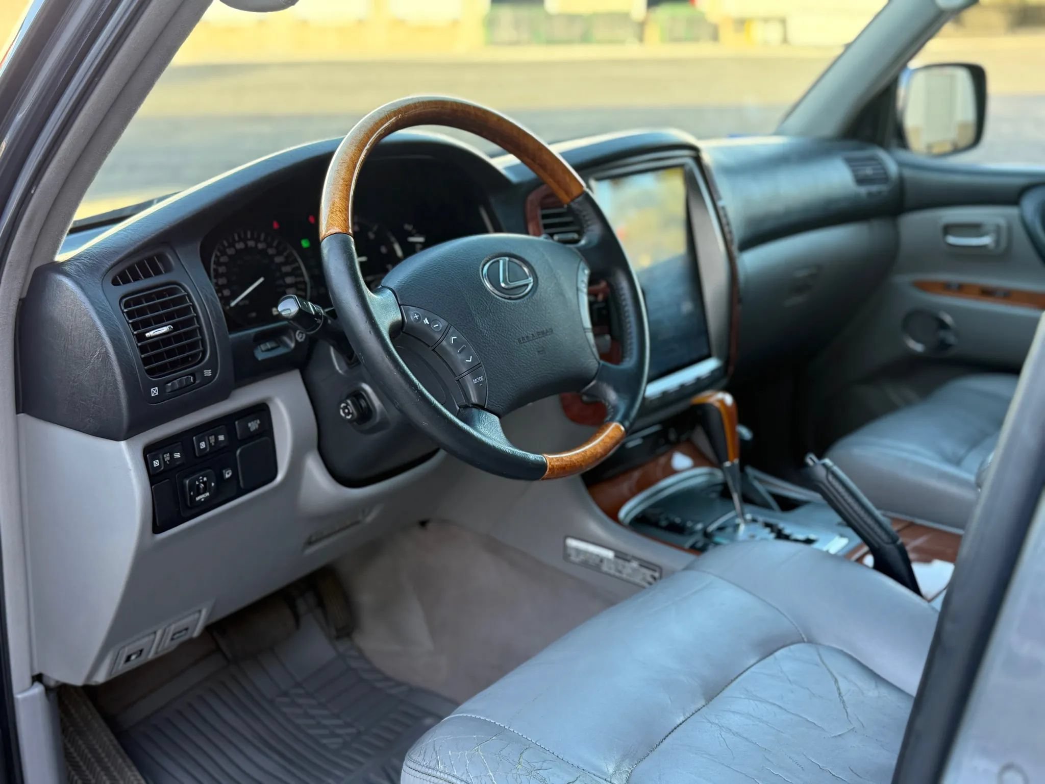 Used 2005 Lexus LX 470 4WD image 16
