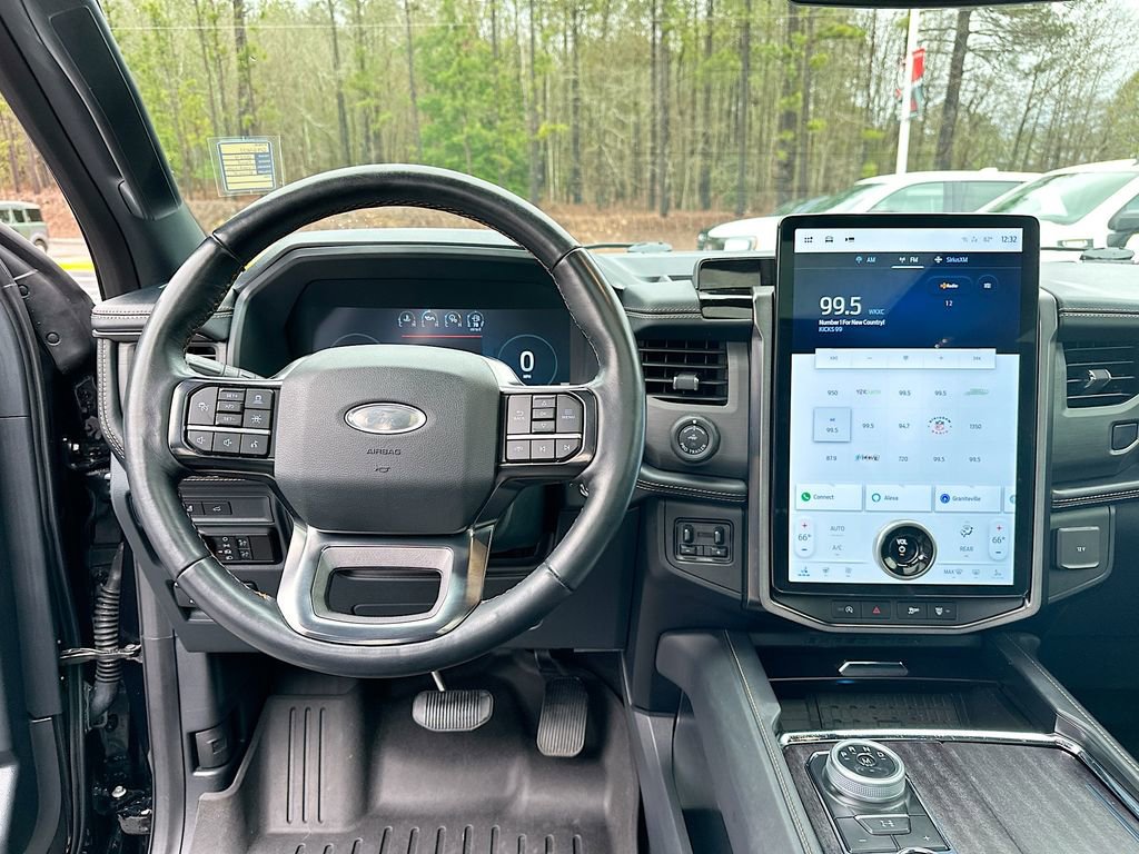 Used 2024 Ford Expedition Platinum image 19