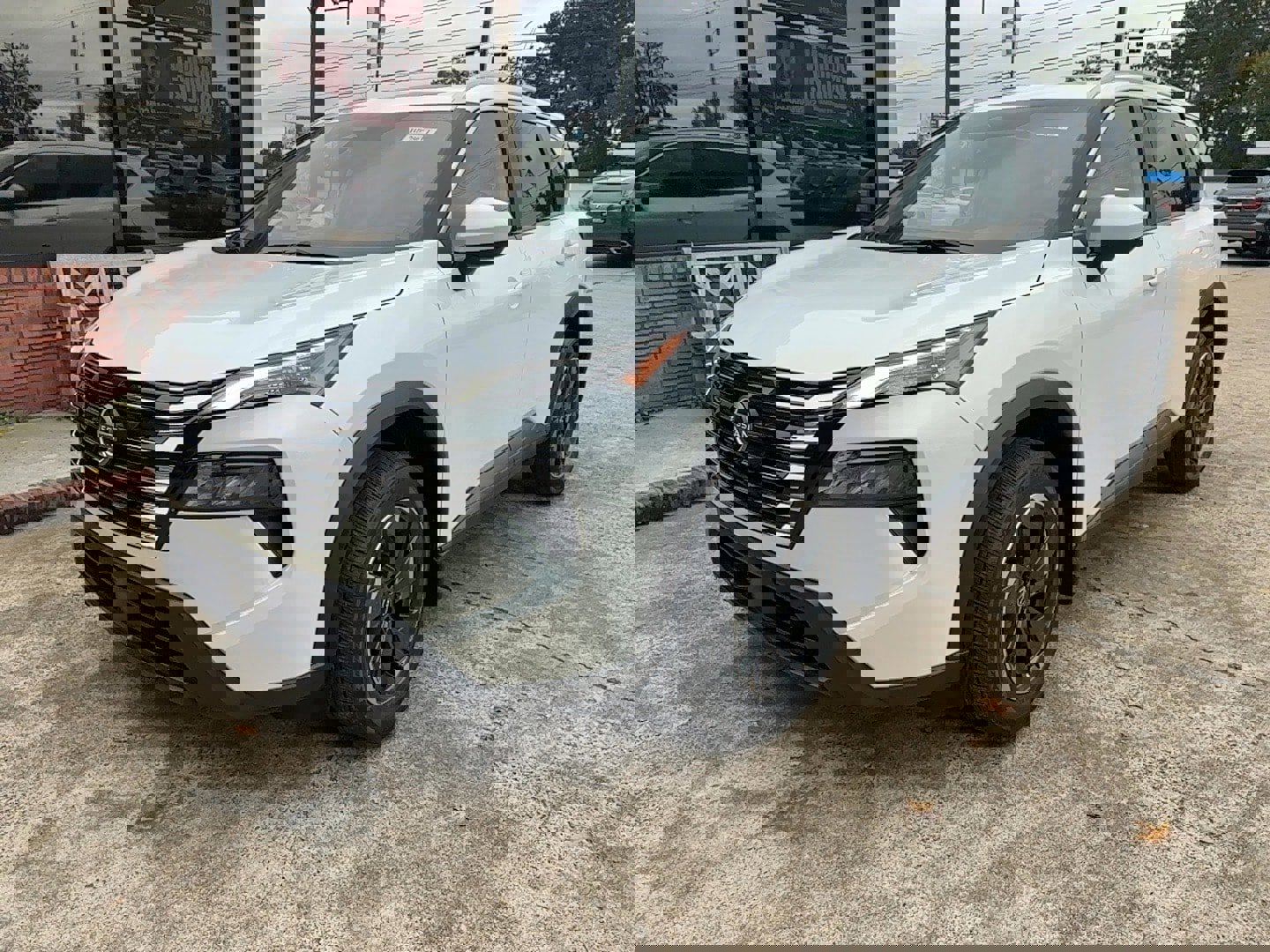 Used 2024 Nissan Rogue SV w/ SV Premium Package image 1