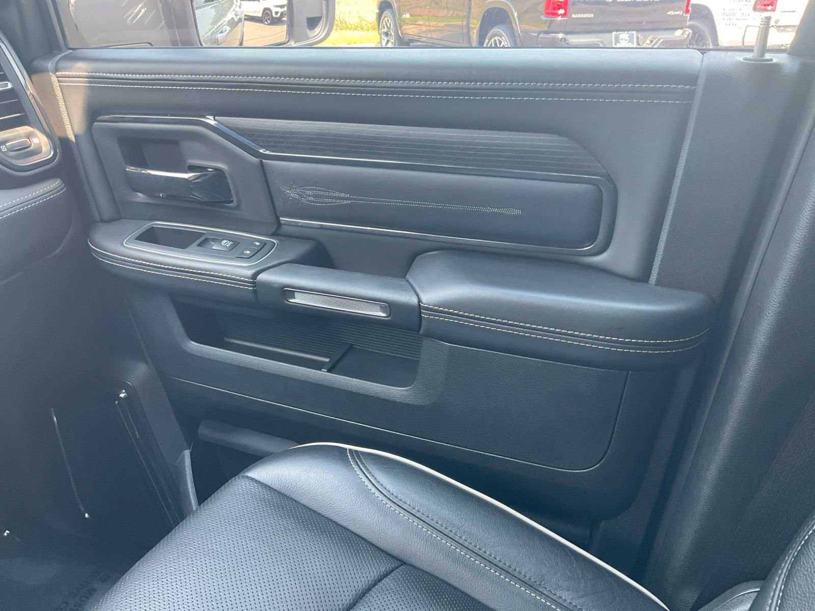 Used 2024 RAM 3500 Limited image 17