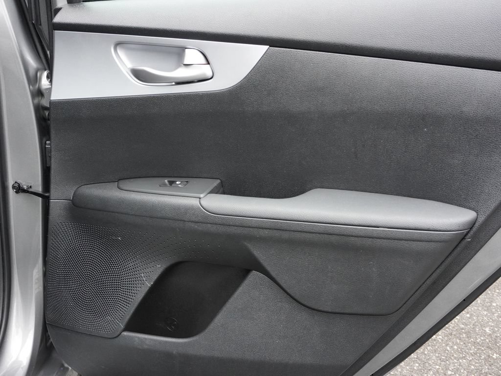 Used 2022 Kia Forte LXS FWD image 13